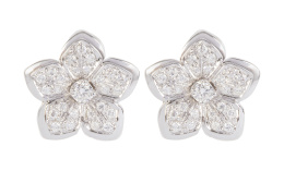 306.   Pendientes flor de brillantes con cinco pétalos de pavé y brillante central engastado en garras