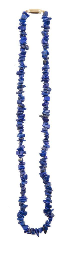 226.  Collar de un hilo de cuentas irregulares de lapislázuli con cierre oval de oro
