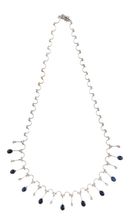 195.  Gargantilla de brillantes y zafiros ovales con montura en oro blanco