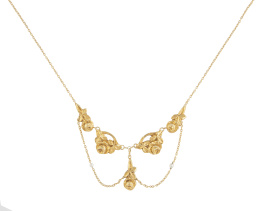 67.  Collar francés de pp. S. XX con cuatro centros de rosas labradas y cadenitas colgantes combinadas con perlitas finas