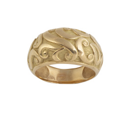 95.  Sortija ancha bombée francesa con motivos vegetales labrados