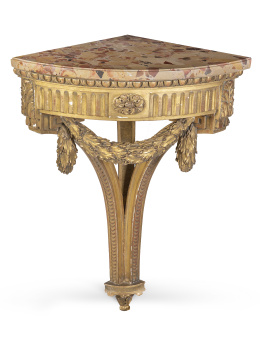 544.  Consola esquinera de estilo Luis XVI de madera tallada, estucada y dorada con tapa de mármol.Trabajo francés, S. XIX.