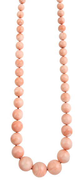 300.  Collar de cuentas esféricas de coral de piel de ángel, de tamaño creciente hacia el centro