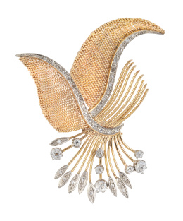 43.  Broche años 50 con diseño de ramo adornado con plumas reali