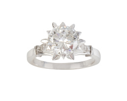 264.  Sortija con solitario de brillante de 2,50 ct engastado en garras elevadas a modo de estrella