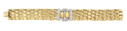 336.  Pulsera ancha con diseño de cinturón con hebilla de pavé de brillantes, compuesta por piezas a modo de placas ovales articuladas