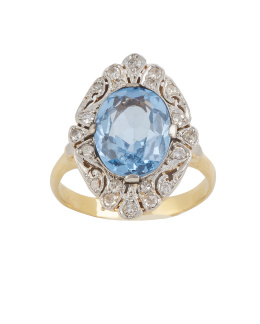 93.  Sortija Art-Decó con espinela azul sintética central en marco calado de brillantes