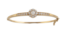 114.  Pulsera rígida c.1880 con rosetón de perla central orlada de brillantes de talla antigua