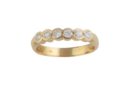 293.  Sortija media alianza con seis brillantes en el frente