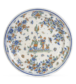 1223.  Plato de cerámica esmaltada de la serie de chinescos. Alcora, primera época (1735-1749).