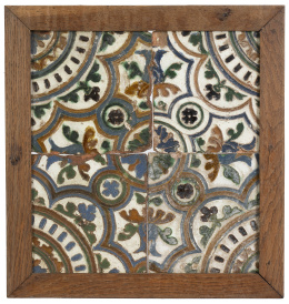 1150.  Panel con cuatro azulejos, con la técnica de arista, esmaltado en verde, azul, negro y ocre.Toledo, S. XVI.
