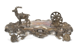 542.  Soporte para despabiladeras de plata, simulando un ciervo.Barcelona, S. XIX.