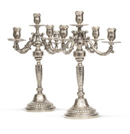 579.  Pareja de candelabros de plata comercializados por Girod con cinco brazos de luz. Con marcas.Matilde Espuñes, Madrid, (1909-1950)