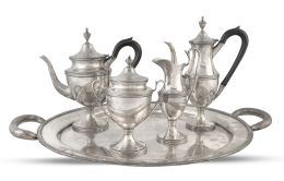 1364.  Juego de café y té de plata de estilo Jorge III, ley 916. Con marcas.Joalharia do Carmo, Lisboa, (1886-1938).