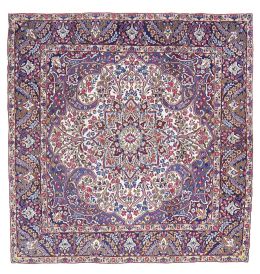 1099.  Alfombra persa con decoración geométrica y flores sobre fondo añil y medallçon central.