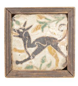 1076.  Olambrilla gótica, de cuerda seca de cerámica vidriada de cetrería con perro.Toledo, 1475-1500.