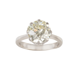 294.  Sortija solitario de 3 ct aprox de talla antigua montado en garras