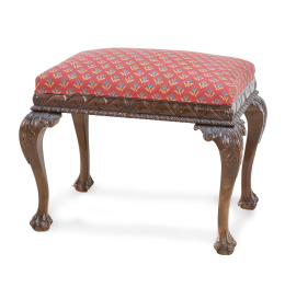 719.  Taburete de estilo Chippendale de madera de caoba tallada.Trabajo inglés, pp. del S. XX.