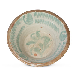 1063.  Lebrillo de cerámica esmaltada en blanco y verde.Fajalauza, ff. del S. XIX.