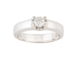 225.  Sortija solitario con brillante de 0,28 ct aprox  engastado en cuatro garras