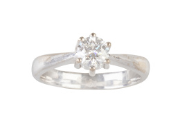 186.  Sortija solitario con brillante de 0,52 ct engastado en seis garras