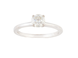 214.  Sortija solitario con brillante de 0,50 ct aprox engastado en cuatro garras