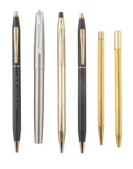 331.  Lote de cinco bolígrafos y portaminas de diferentes marcas