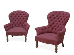671.  Pareja de butacas victorianas de madera tallada con tapicería capitoné en rosa.Inglaterra, finales del S. XIX.