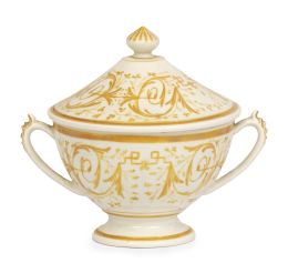 1021.  Azucarero con tapa y asas de loza esmaltada de la serie del reflejo dorado.Alcora, h. 1800-1825.