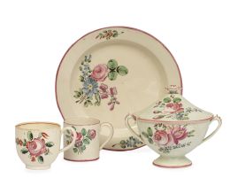 1019.  Juego de "porcelana" estampada de la serie de flores alemanas.Alcora, 1787-1810.