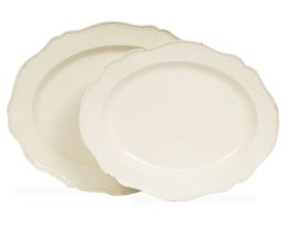 1266.  Dos fuentes ovales de diferente tamaño esmaltadas en blanco en tierra de pipa.Inglaterra, S. XVIII.