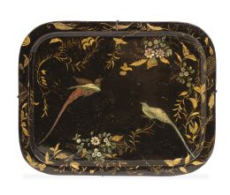1238.  Bandeja rectangular de latón pintado con fondo negro y dorado, decorada con aves.S. XIX.