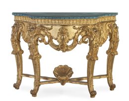 661.  Consola de madera tallada y dorada y tapa forrada en tercio