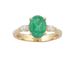 180.  Sortija con esmeralda colombiana oval de 1,95 ct, flanqueada por diamantes talla marquisse