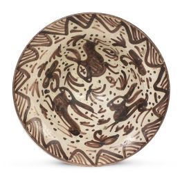 1069.  Fuente honda de cerámica esmaltada con liebres.Villafeliche, h. 1800.