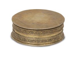 1041.  Portaviático de plata sobre dorada, con cenefa decorativa de palmetas.España, finales del S. XVIII.