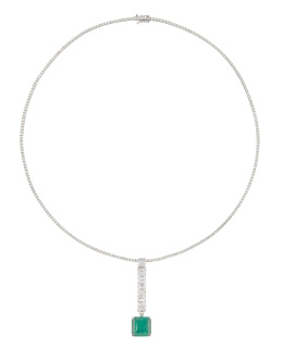 281.  Collar de brillantes y esmeralda, con diseño de rivière completa de brillantes engastados en garras, y centro de esmeralda cuadrangular colgante de barra de baguettes