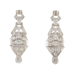 310.  Pendientes largos de brillantes estilo Art-Decó con diseño punta de flecha y formas geométricas articuladas