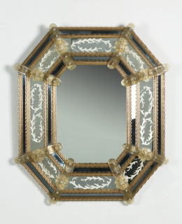 1024.  Espejo octogonal de cristal con aplicaciones y decoración de hojas grabadas al ácido.Murano, primera mitad del S. XX..