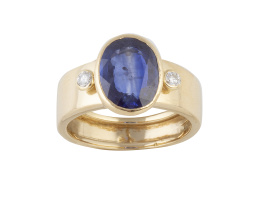 192.  Sortija con zafiro oval de 2,50 ct aprox flanqueado por dos brillantes