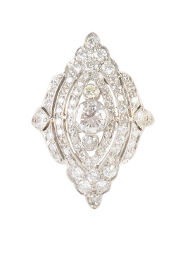 131.  Sortija lanzadera ojival cuajada de brillantes con centros de chatones de brillantes