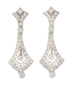 121.  Pendientes de brillantes estilo Art-Decó con diseño acampanado y decoración calada 
