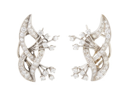 243.  Pendientes de brillantes con diseño de ramos entre cintas entrelazadas