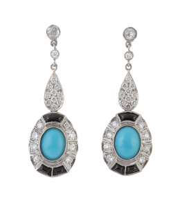 299.  Pendientes largos estilo Art-Decó de brillantes, ónix y turquesas, con diseño de óvalo colgante de motivos geométricos