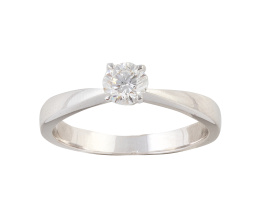 153.  Sortija solitario de 0,30 ct aprox, color estimado G-H, pureza estimada VS, montado en garras 