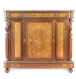 1185.  Entredós Napoleón III de estilo Luis XVI en palo de violeta y madera frutal, aplicación de bronces dorados y tapa de mármol blanca.Francia, finales del S. XIX.