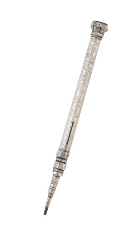 435.  Lapicero teléscópico de plata pp. S. XX con Sello superior de marques............................