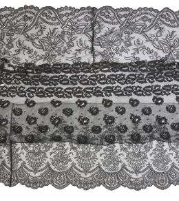 1191.  Lote de once fragmentos de encaje y tul negro.