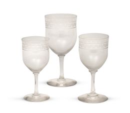 648.  Juego de copas de cristal con cenefa grabada de guilloca.

