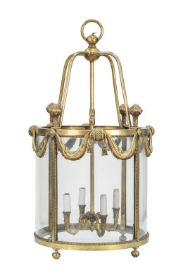 1020.  Farol de estilo Luis XVI, de bronce dorado y cristal, con cuatro brazos de luz.España, h. 1900.